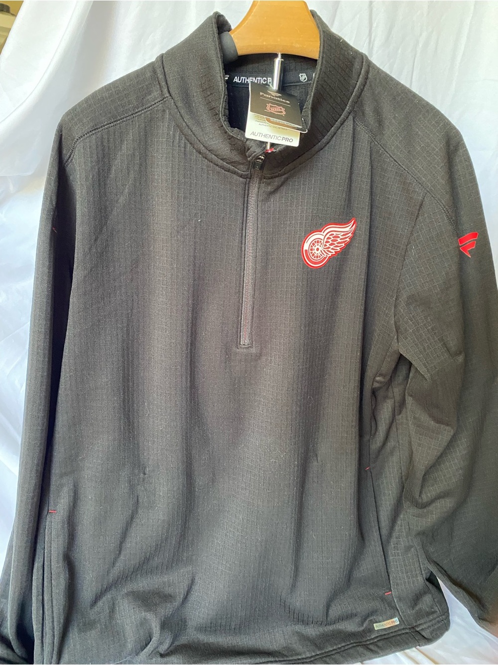 Fanatics Black Lightweight Quarter-Zip with Red Detroit Wings Crest